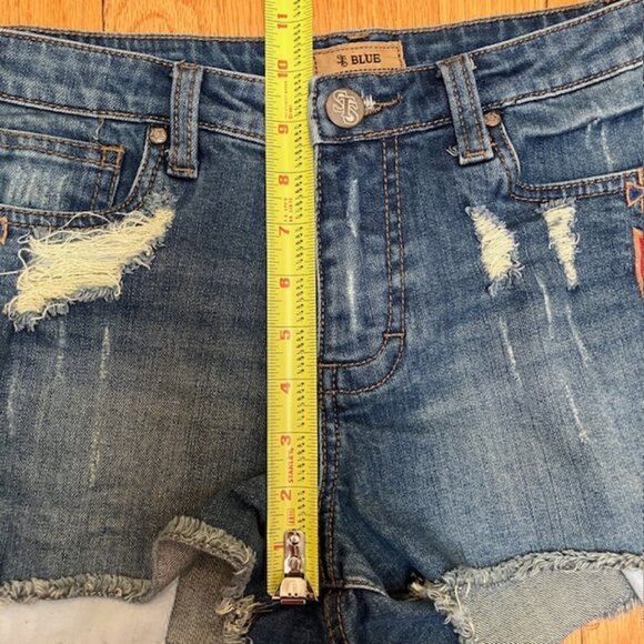 STS Blue distressed denim shorts with embroidery size 3 - Picture 7 of 8